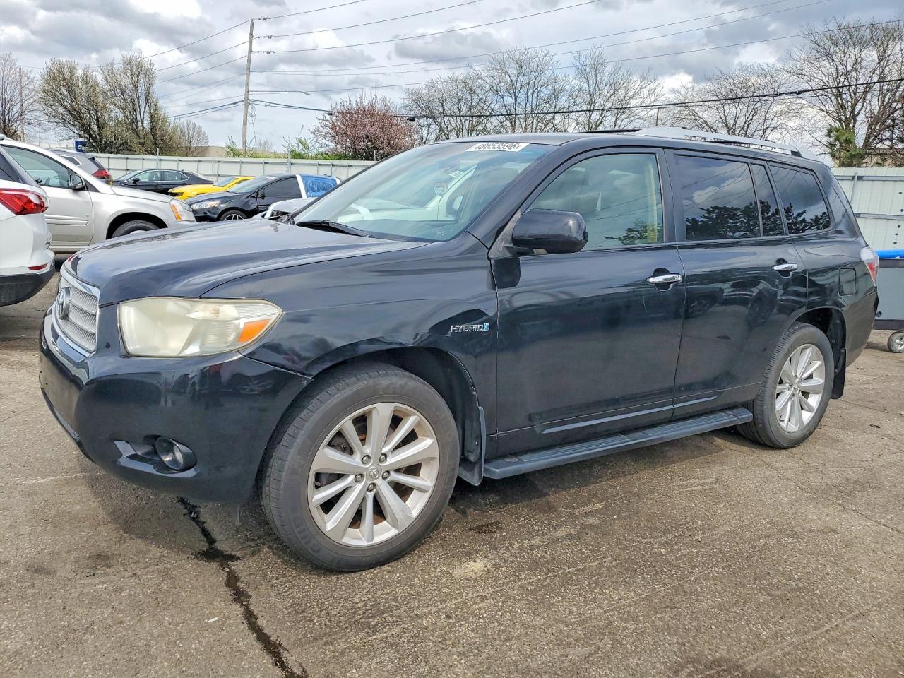 Salvage Toyota Highlander Image
