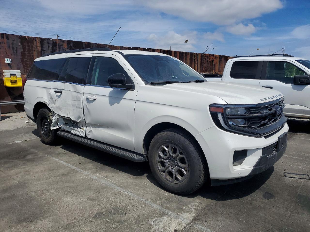 Ford Expedition Max Active
