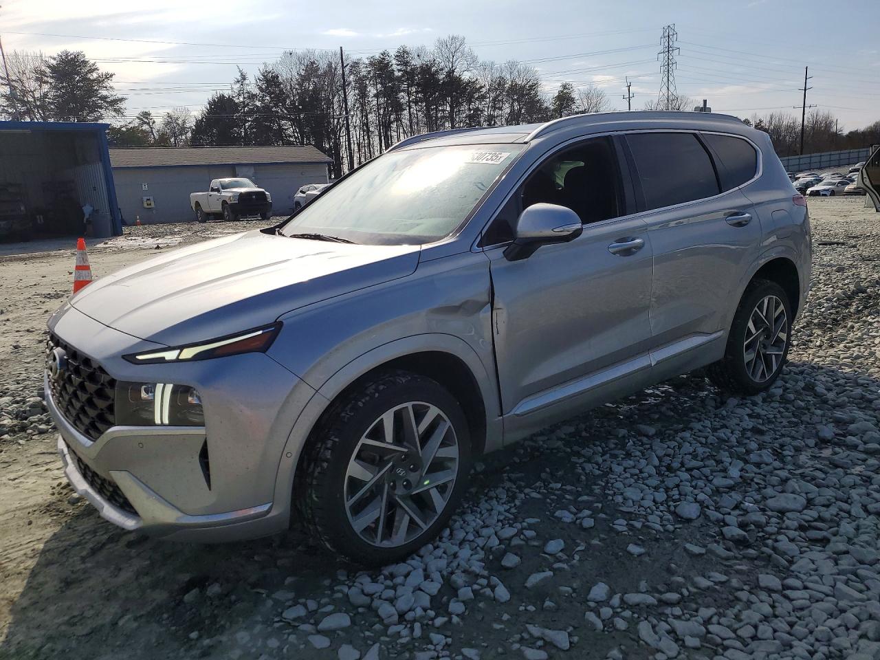 Salvage Hyundai SANTA FE Image