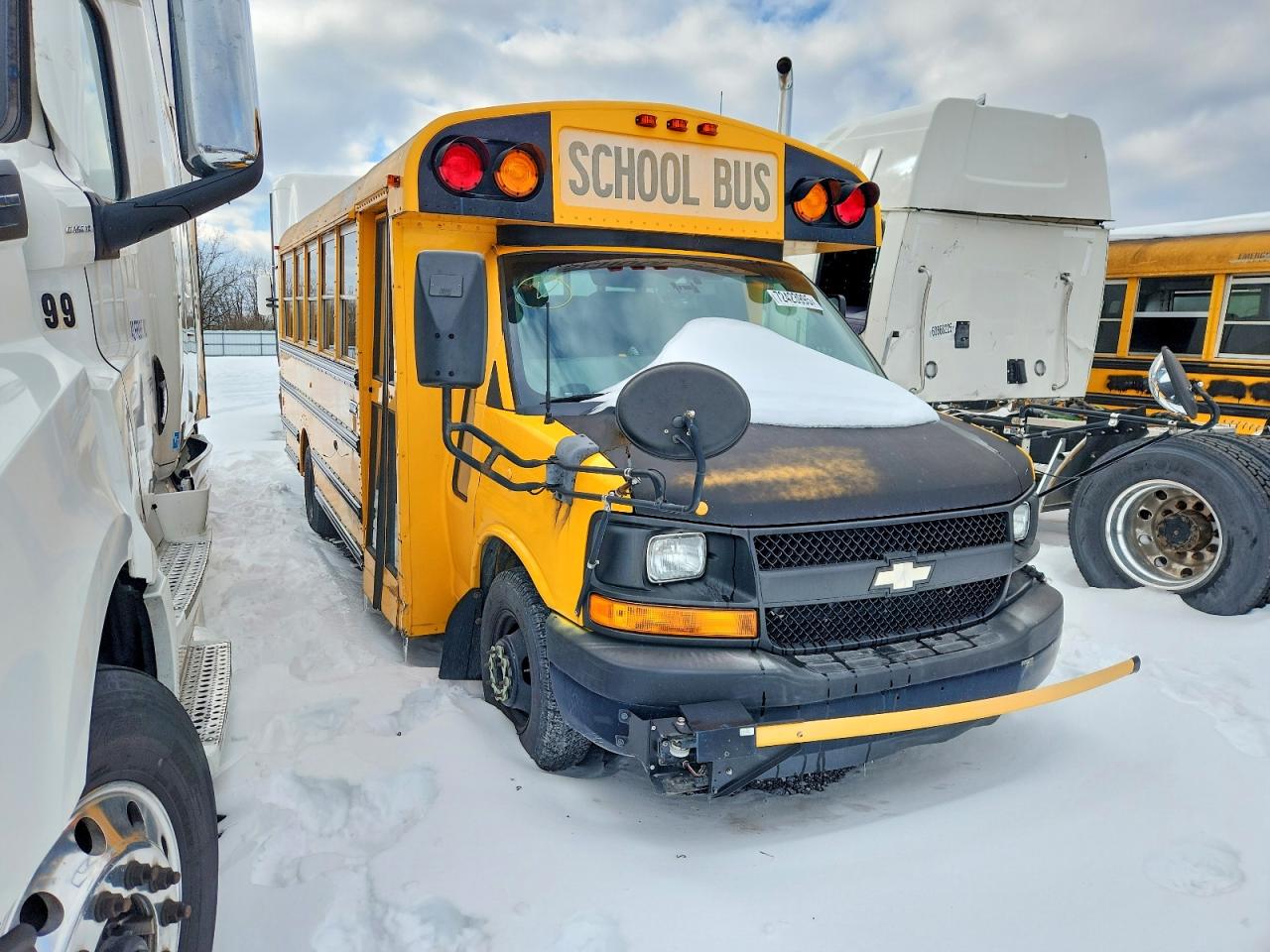 Salvage Chevrolet Express Image