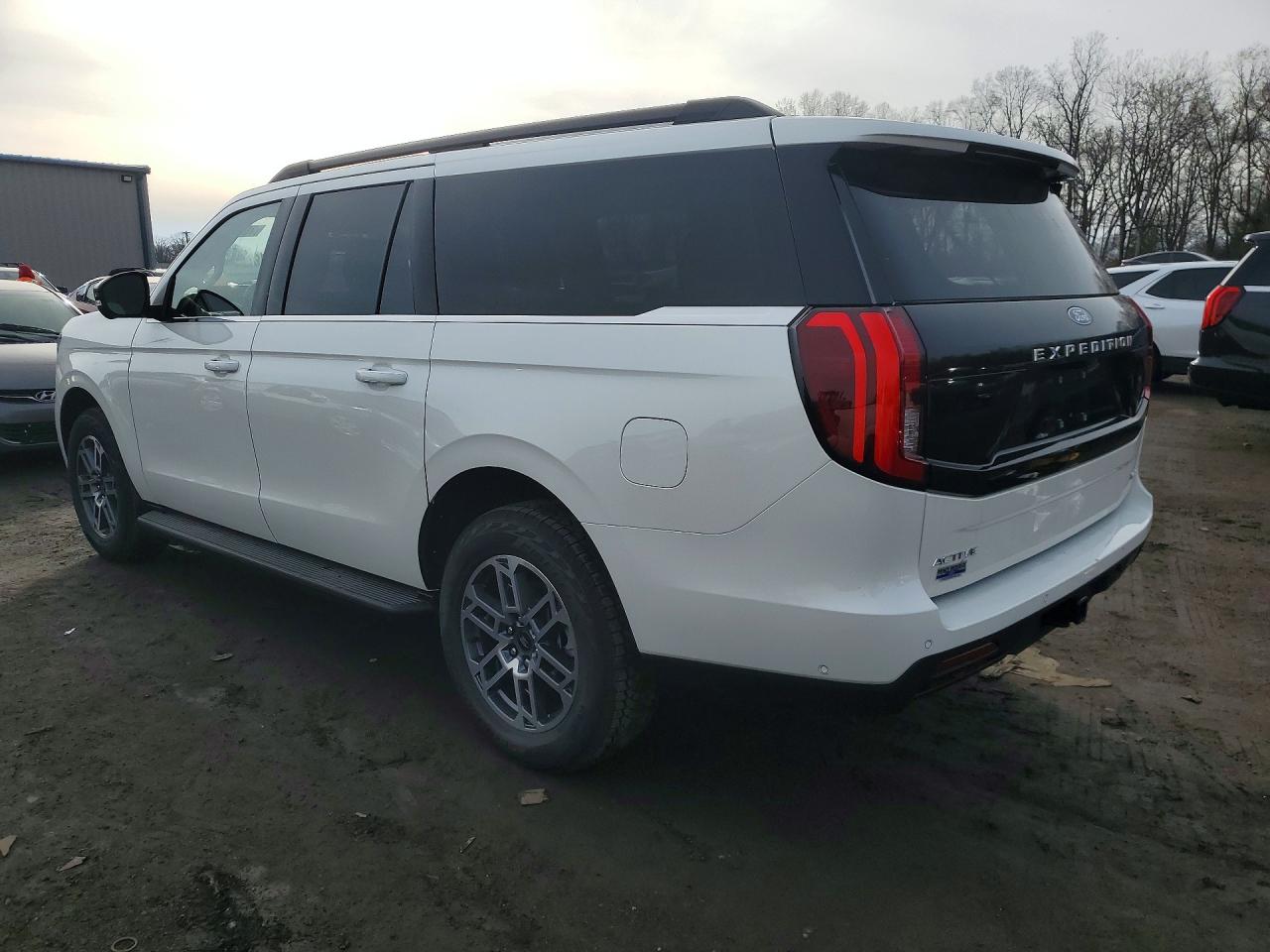 Ford Expedition Max Active