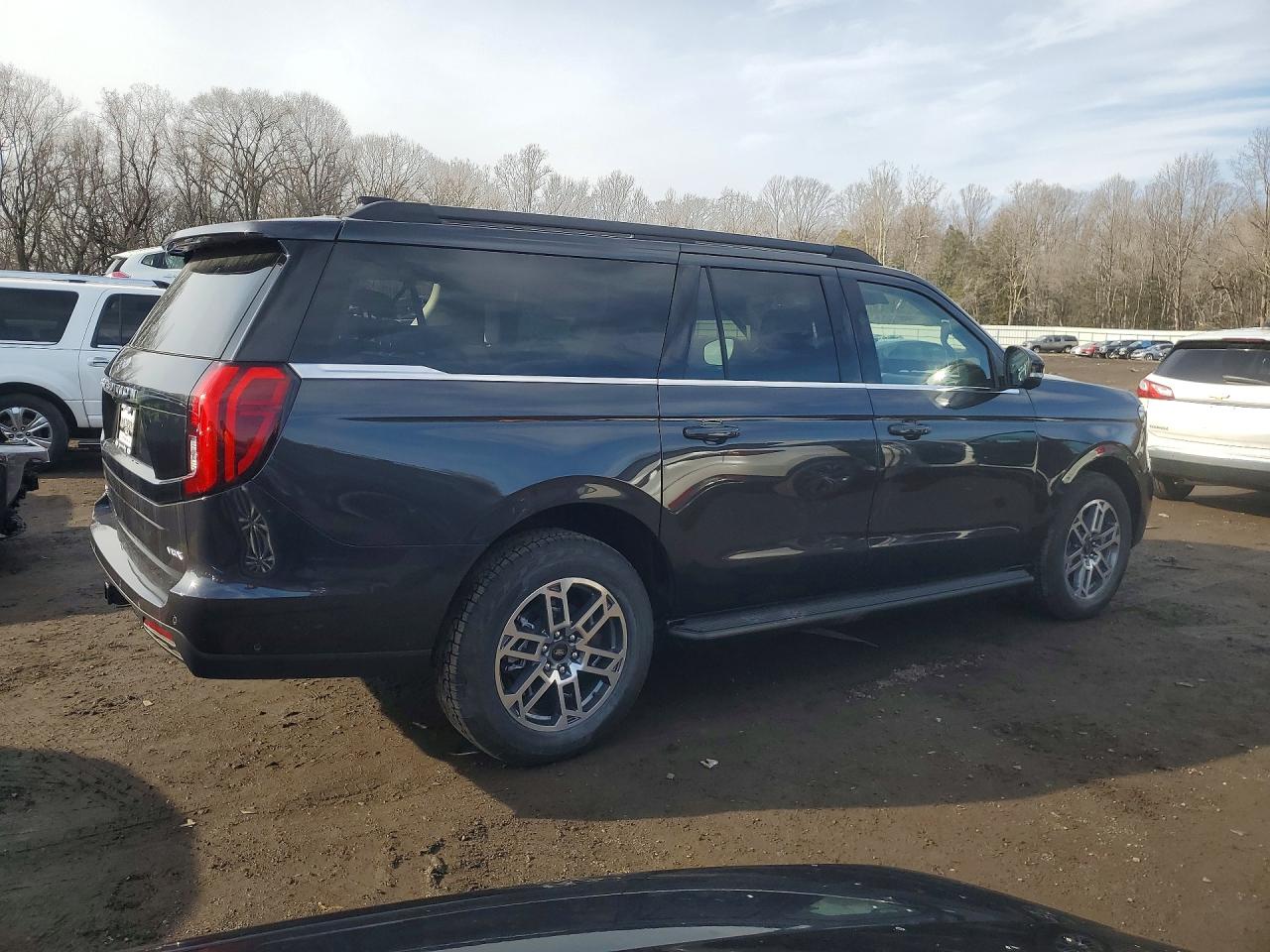 Ford Expedition Max Active