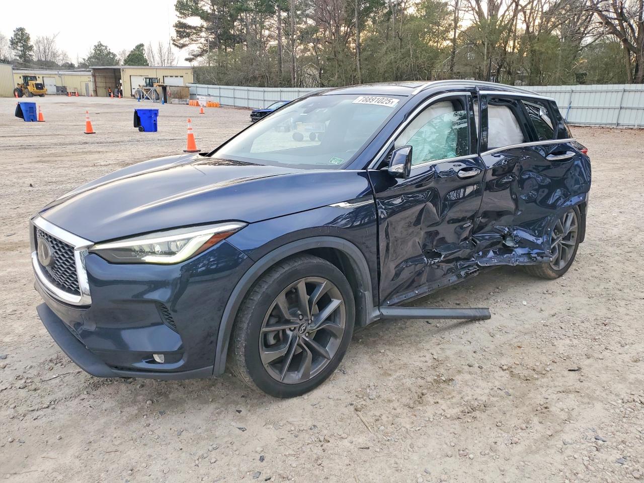 Salvage INFINITI Qx Image