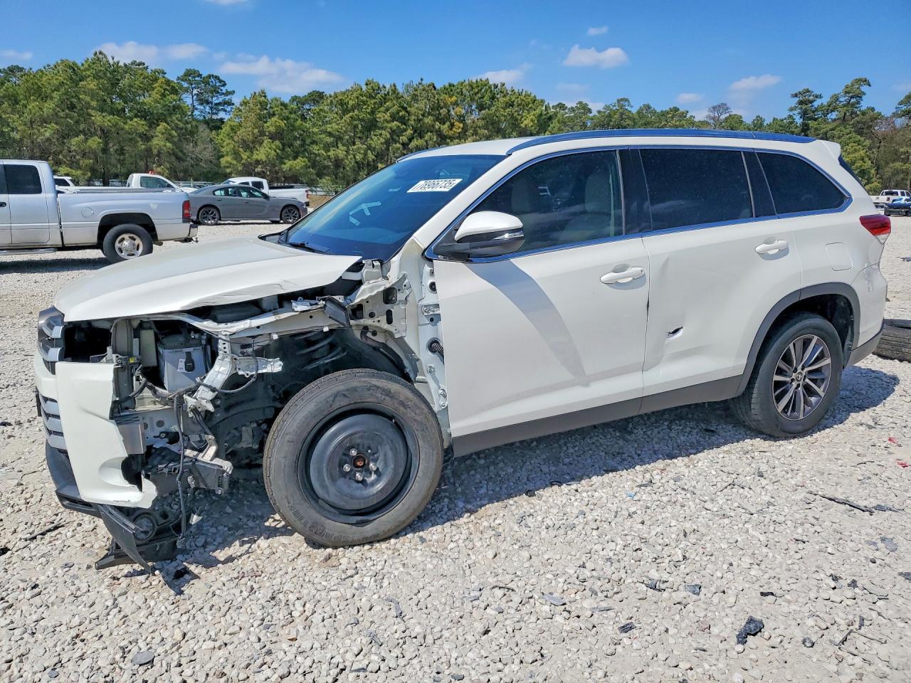 Salvage Toyota Highlander Image