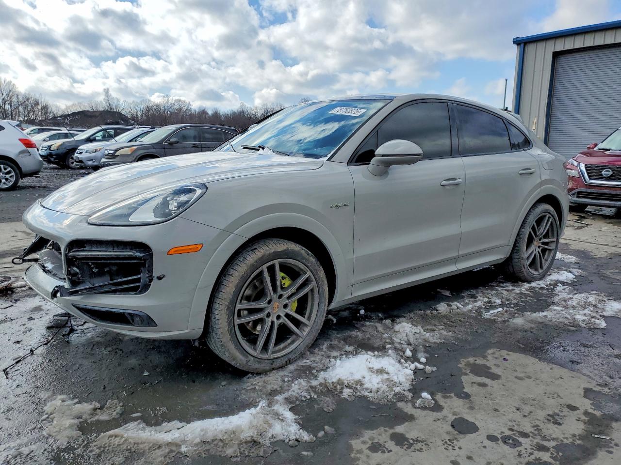 Salvage Porsche Cayenne Image