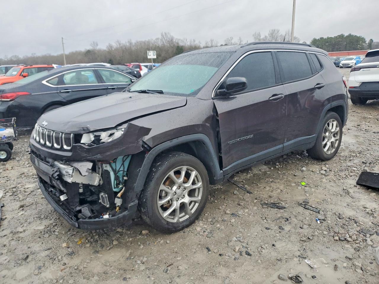 Salvage Jeep Compass Image