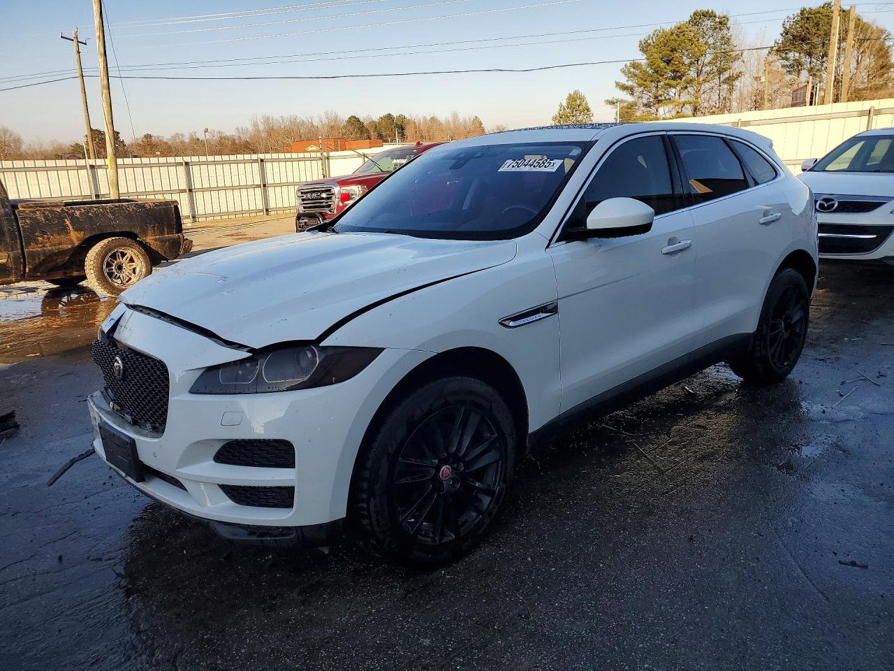 Salvage Jaguar F-PACE Image