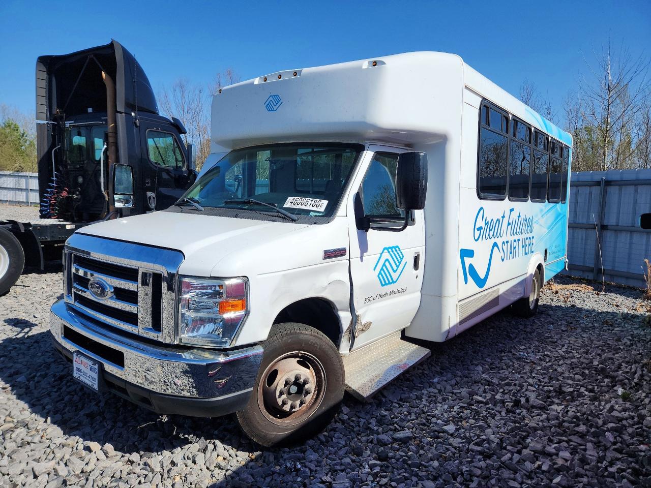 Salvage Ford E-450 Image