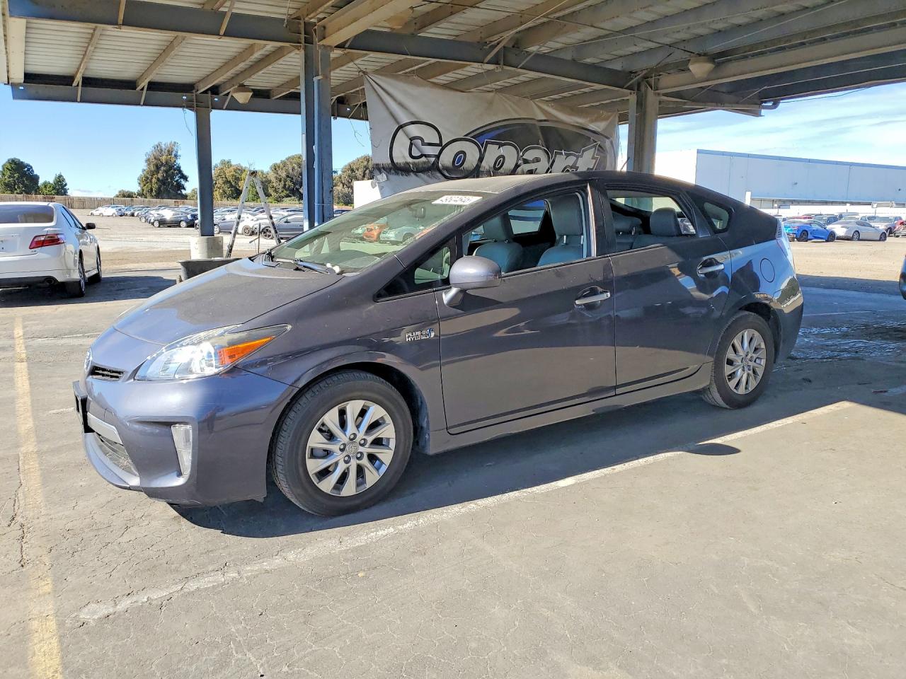 Salvage Toyota Prius Image