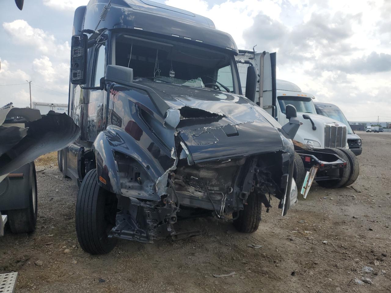 Salvage Volvo Vn Image