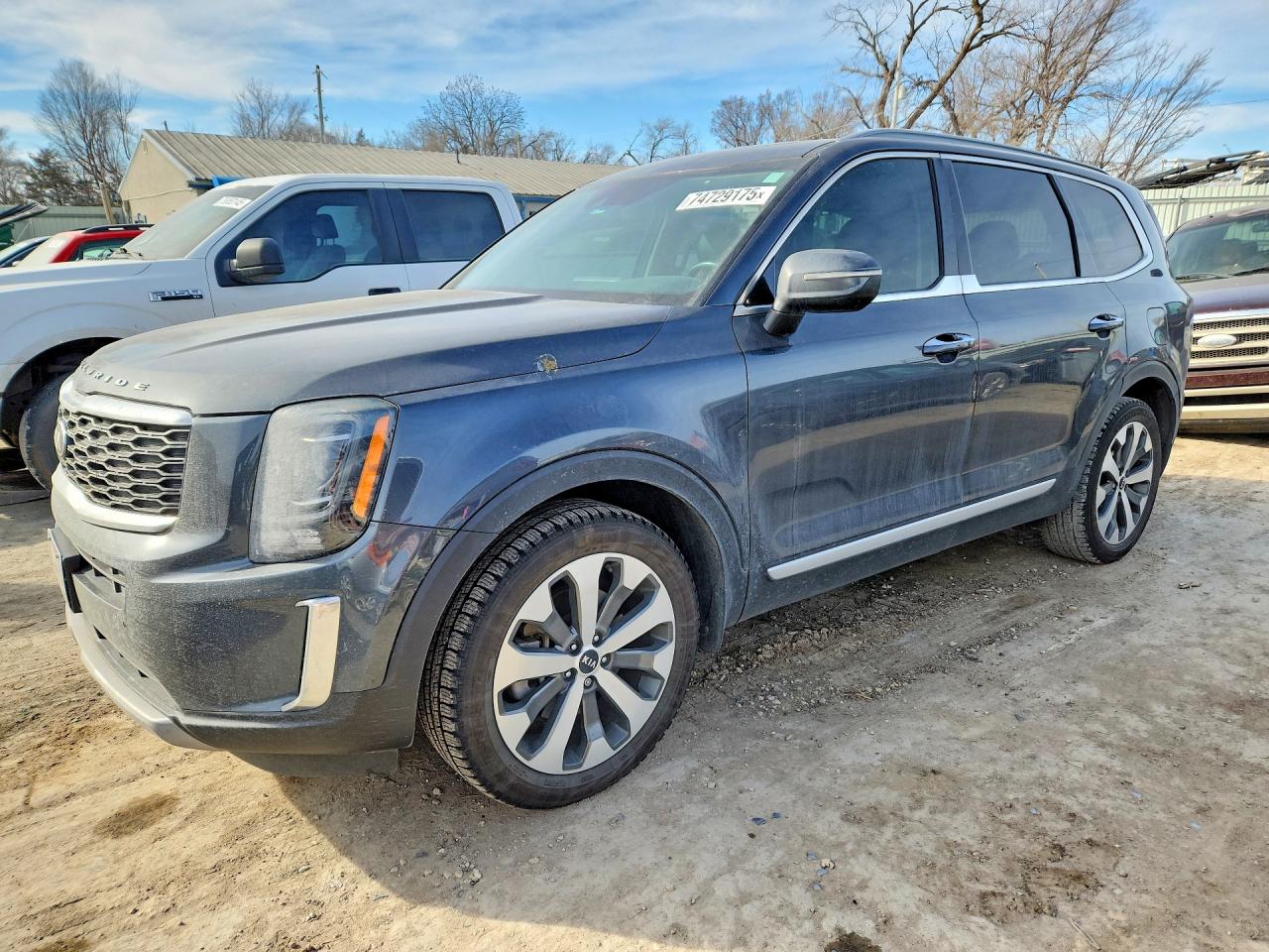 Salvage Kia Telluride Image