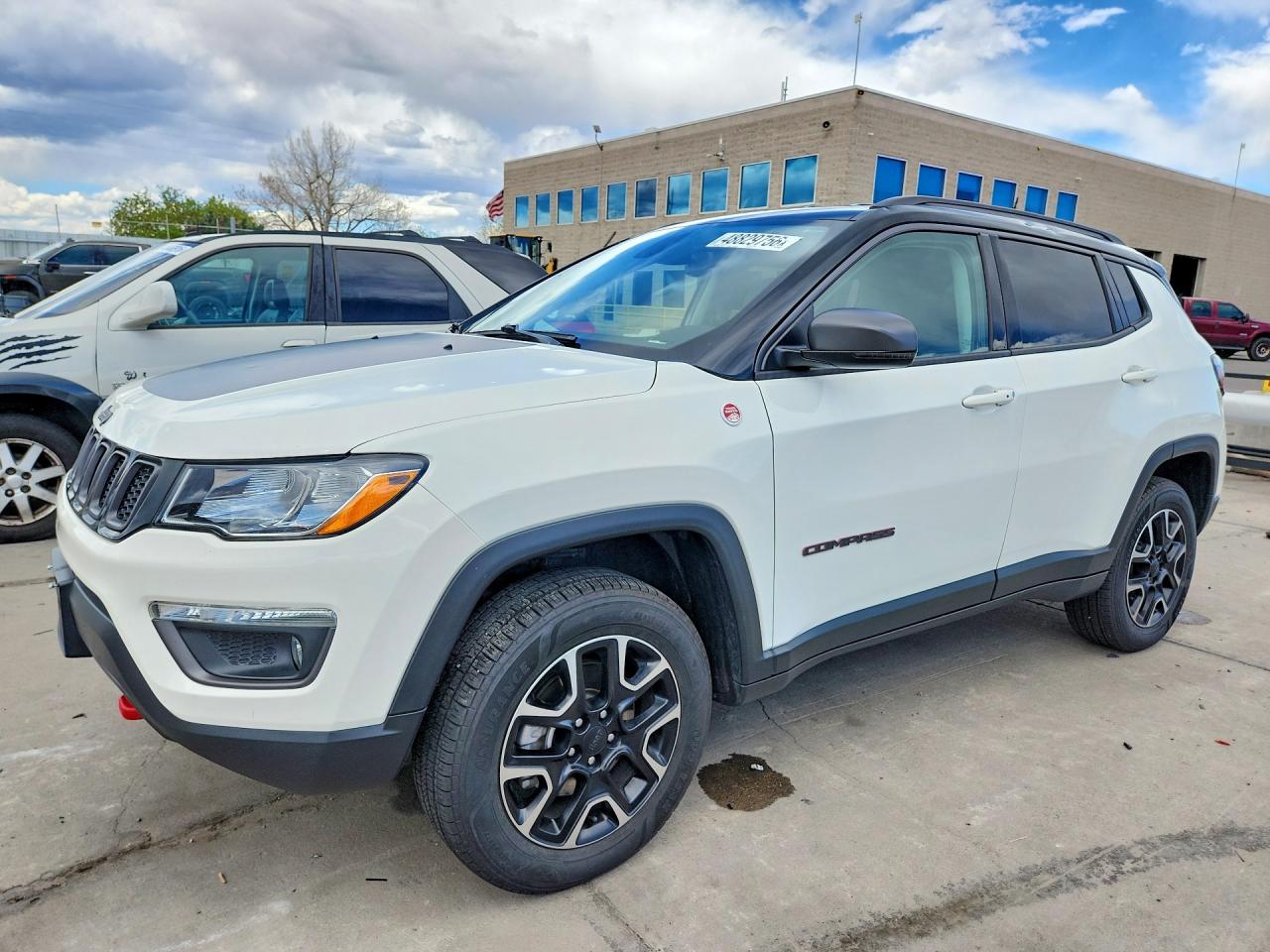Salvage Jeep Compass Image
