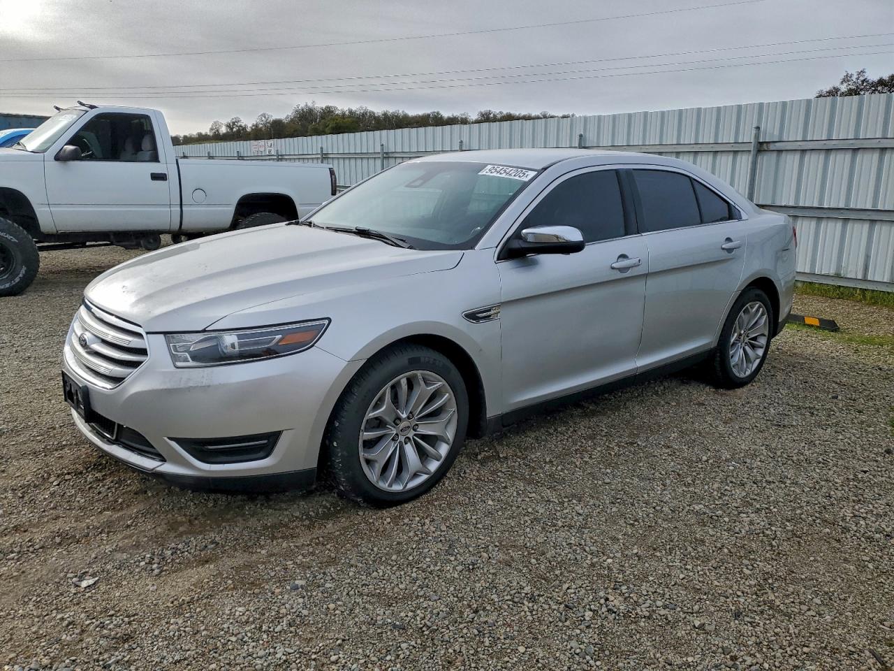 Salvage Ford Taurus Image