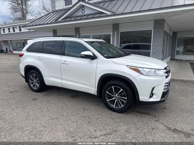 Salvage Toyota Highlander Image