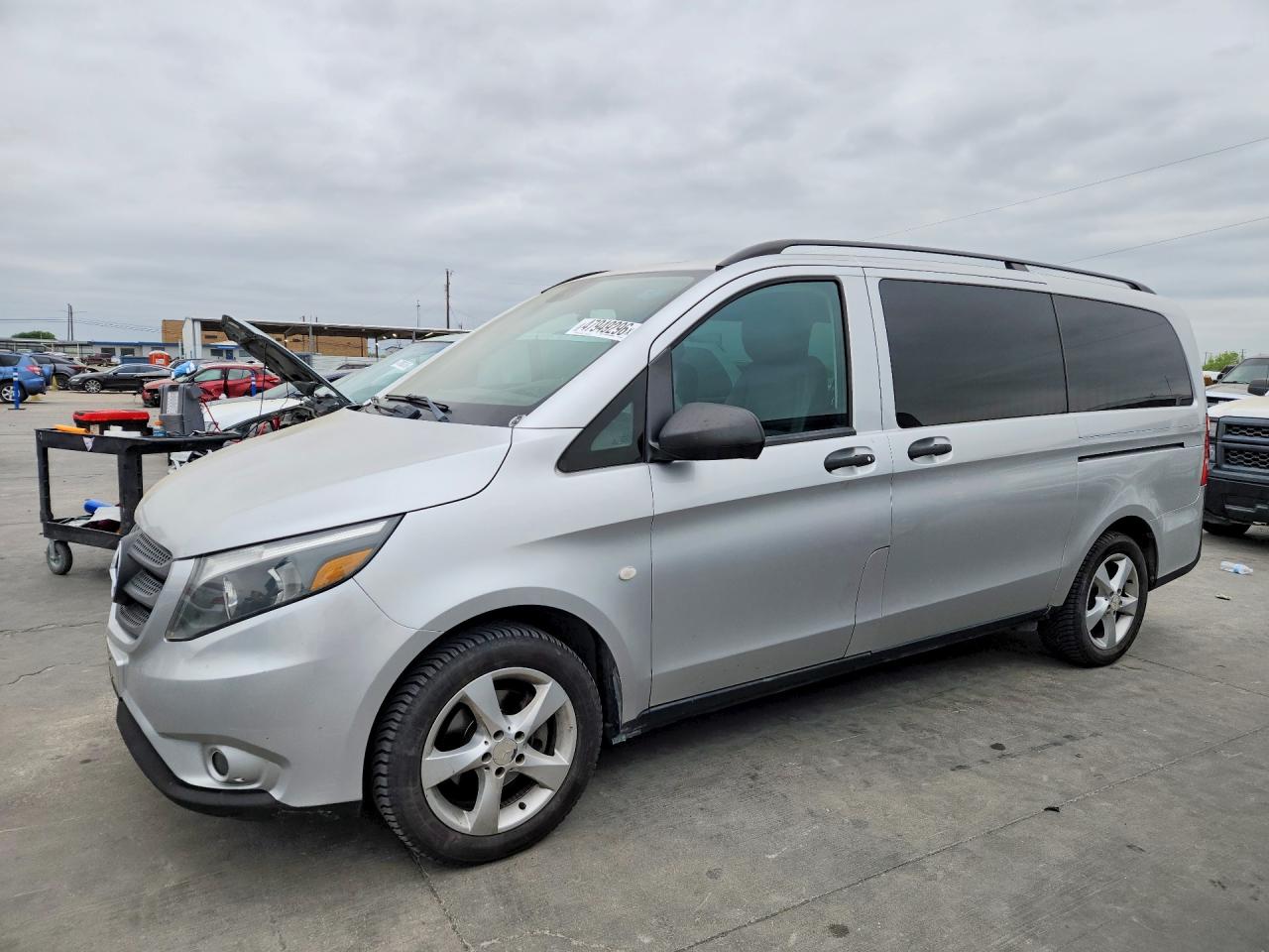 Salvage Mercedes-Benz Metris Image