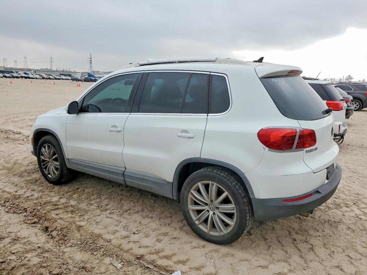 Volkswagen Tiguan S