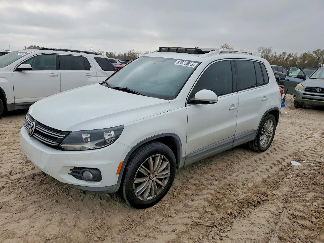 Salvage Volkswagen Tiguan Image