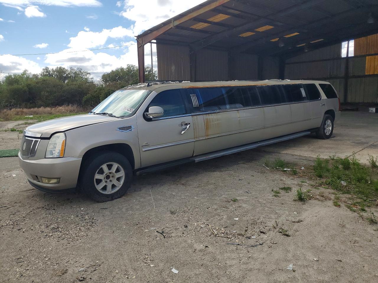Salvage Cadillac Escalade Image