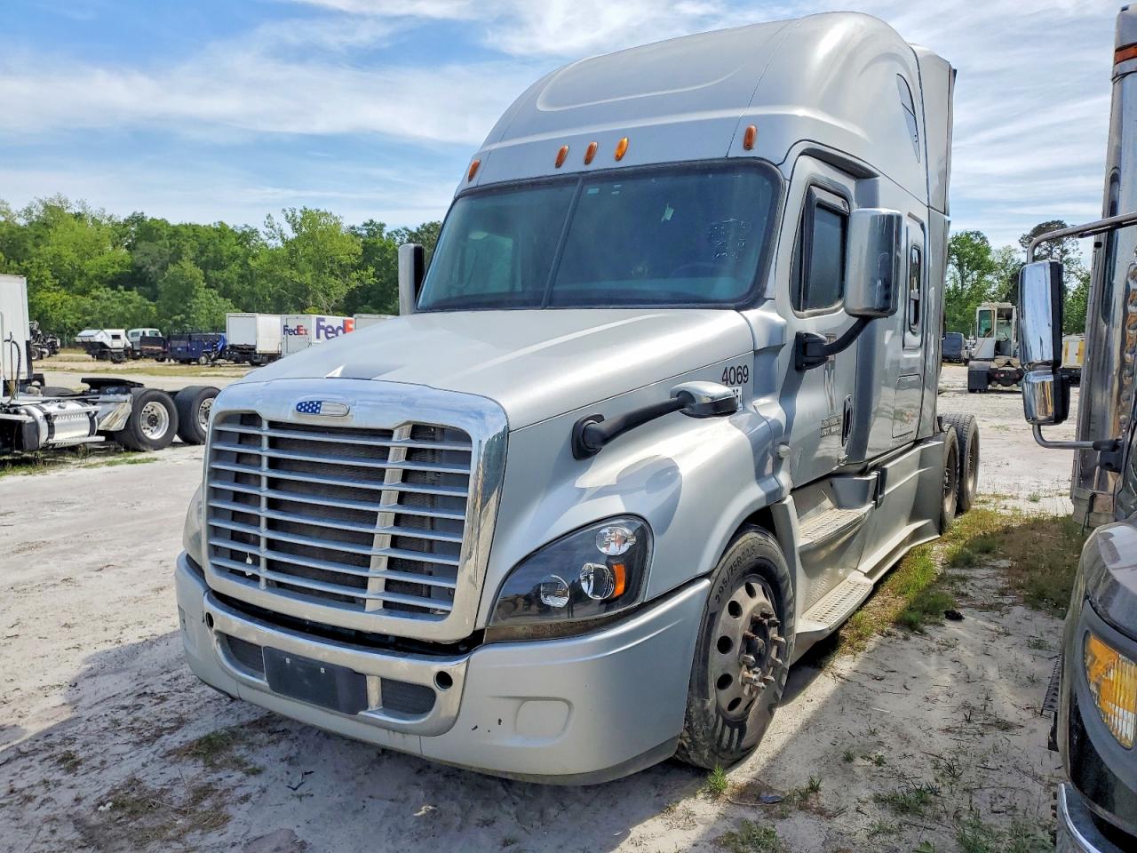 Freigliner Cascadia 125