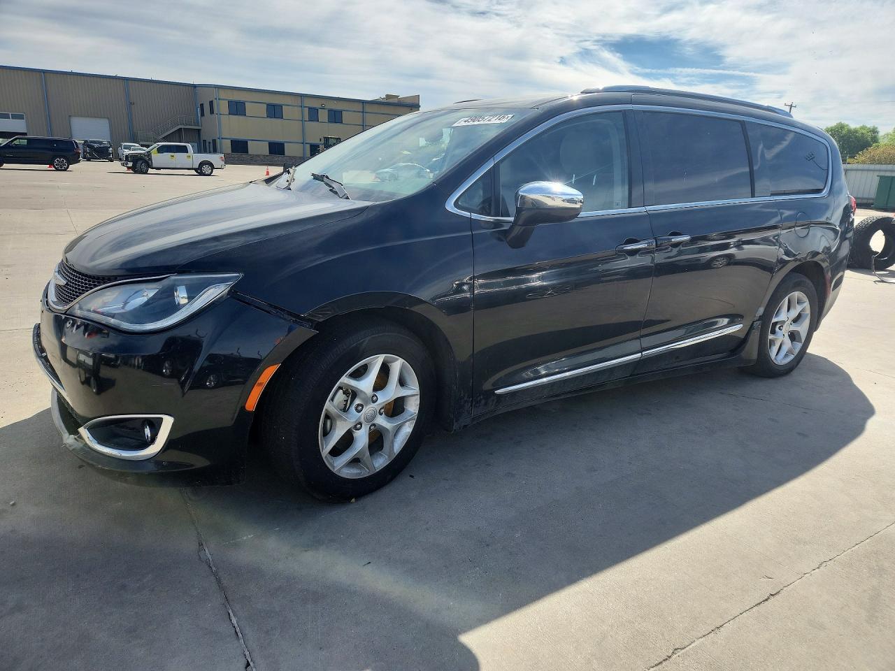 Salvage Chrysler Pacifica Image