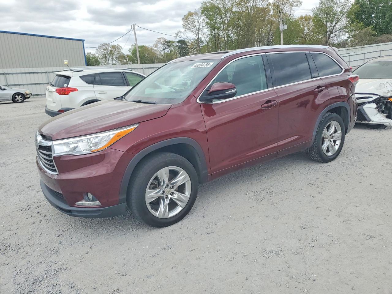 Salvage Toyota Highlander Image