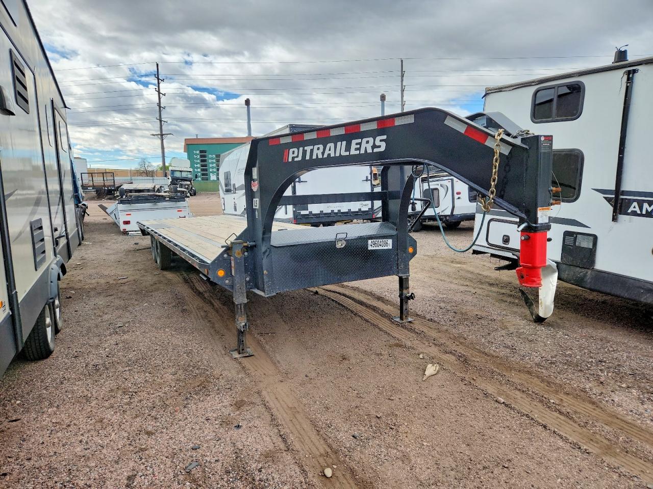 Salvage Pj Gooseneck Flatbed Image