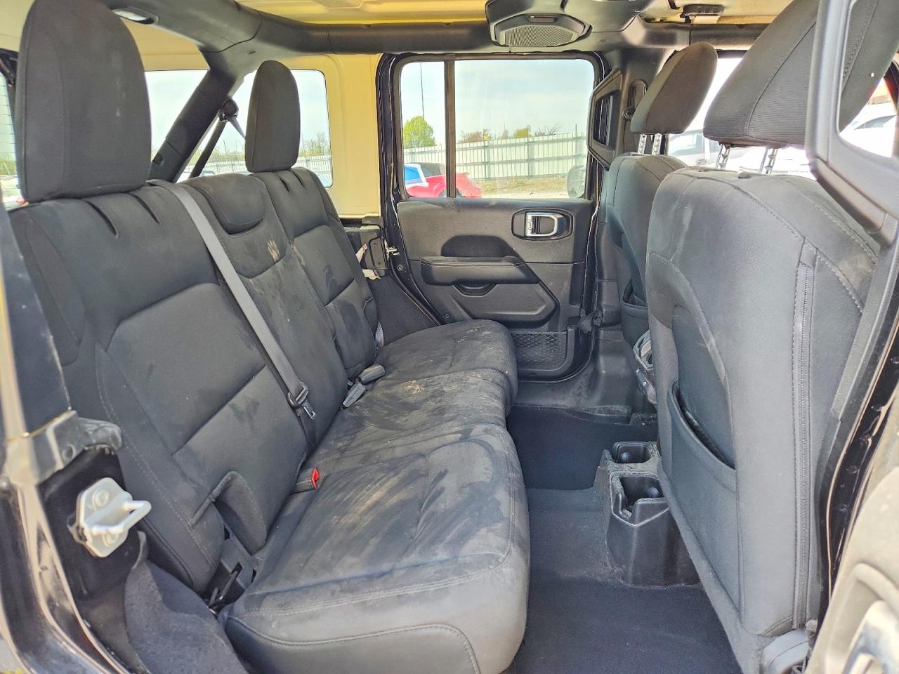 Jeep Wrangler Sahara