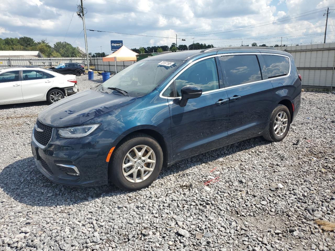 Salvage Chrysler Pacifica Image