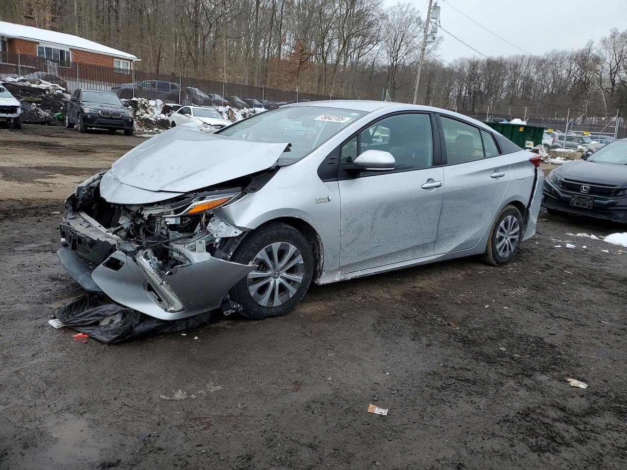 Salvage Toyota Prius Image