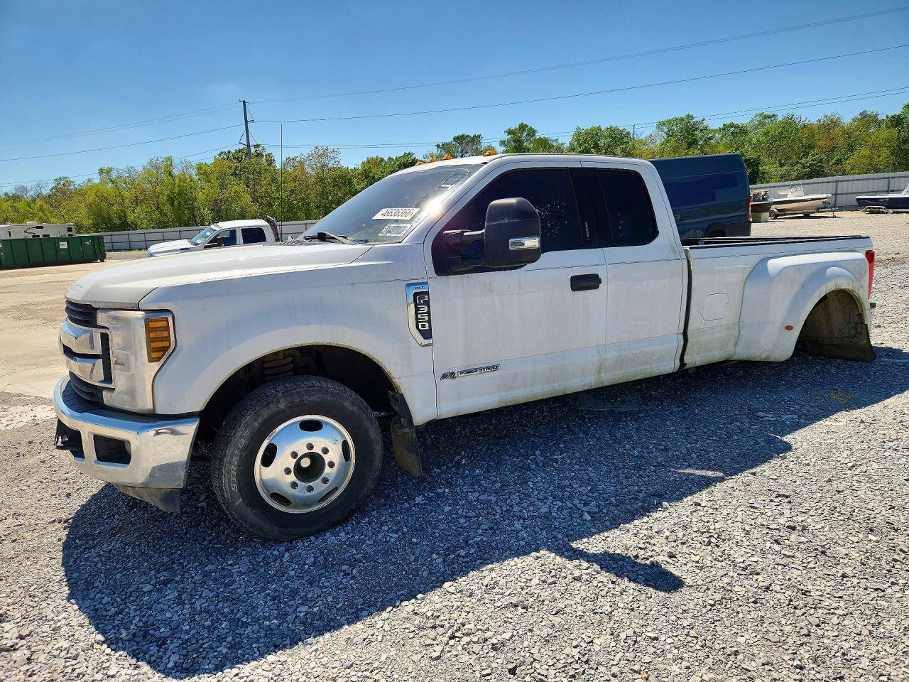 Salvage Ford F-350 Image