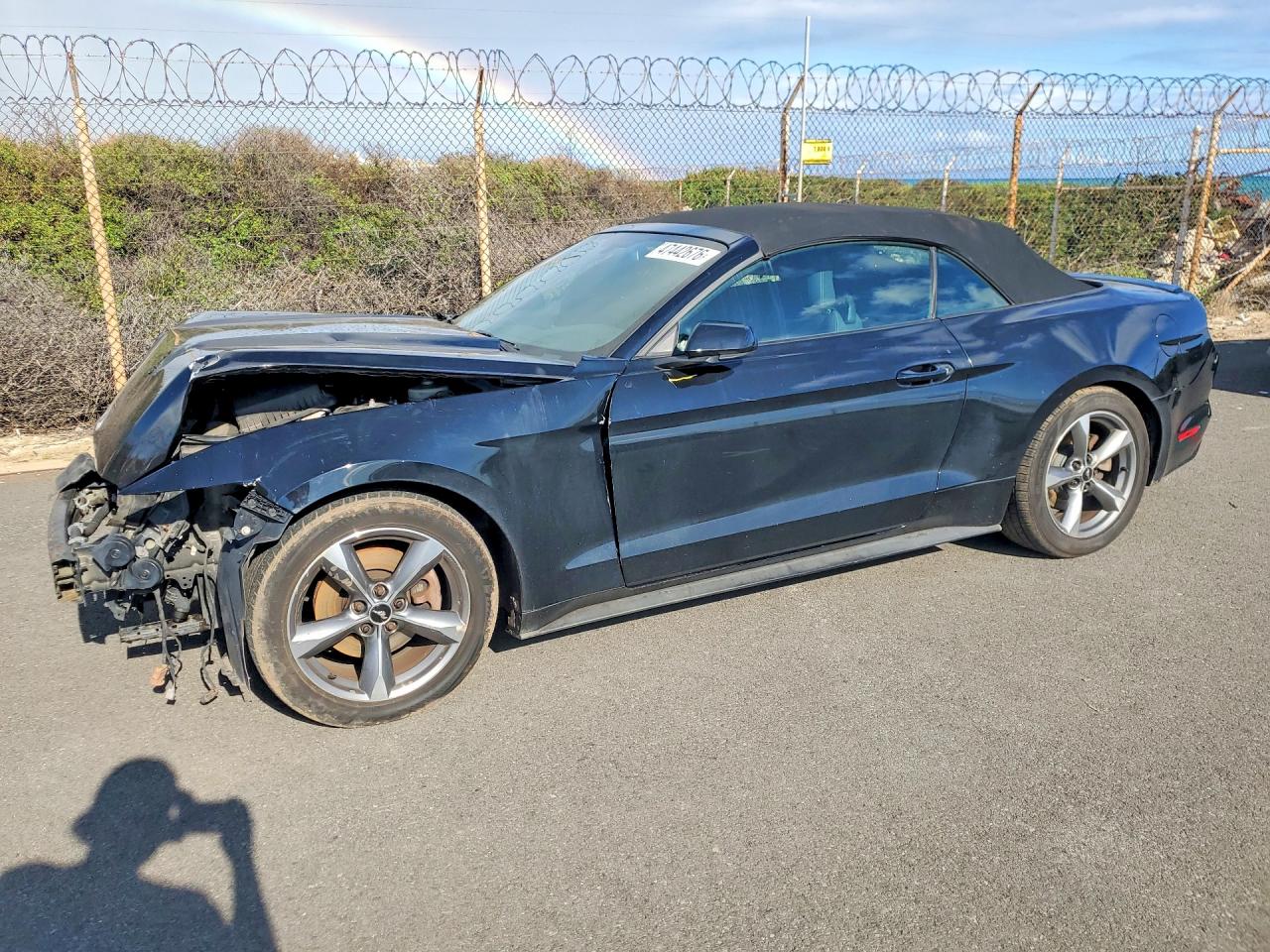Salvage Ford Mustang Image