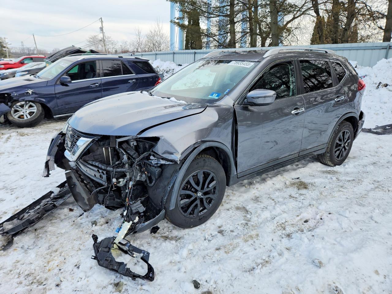 Salvage Nissan Rogue Image