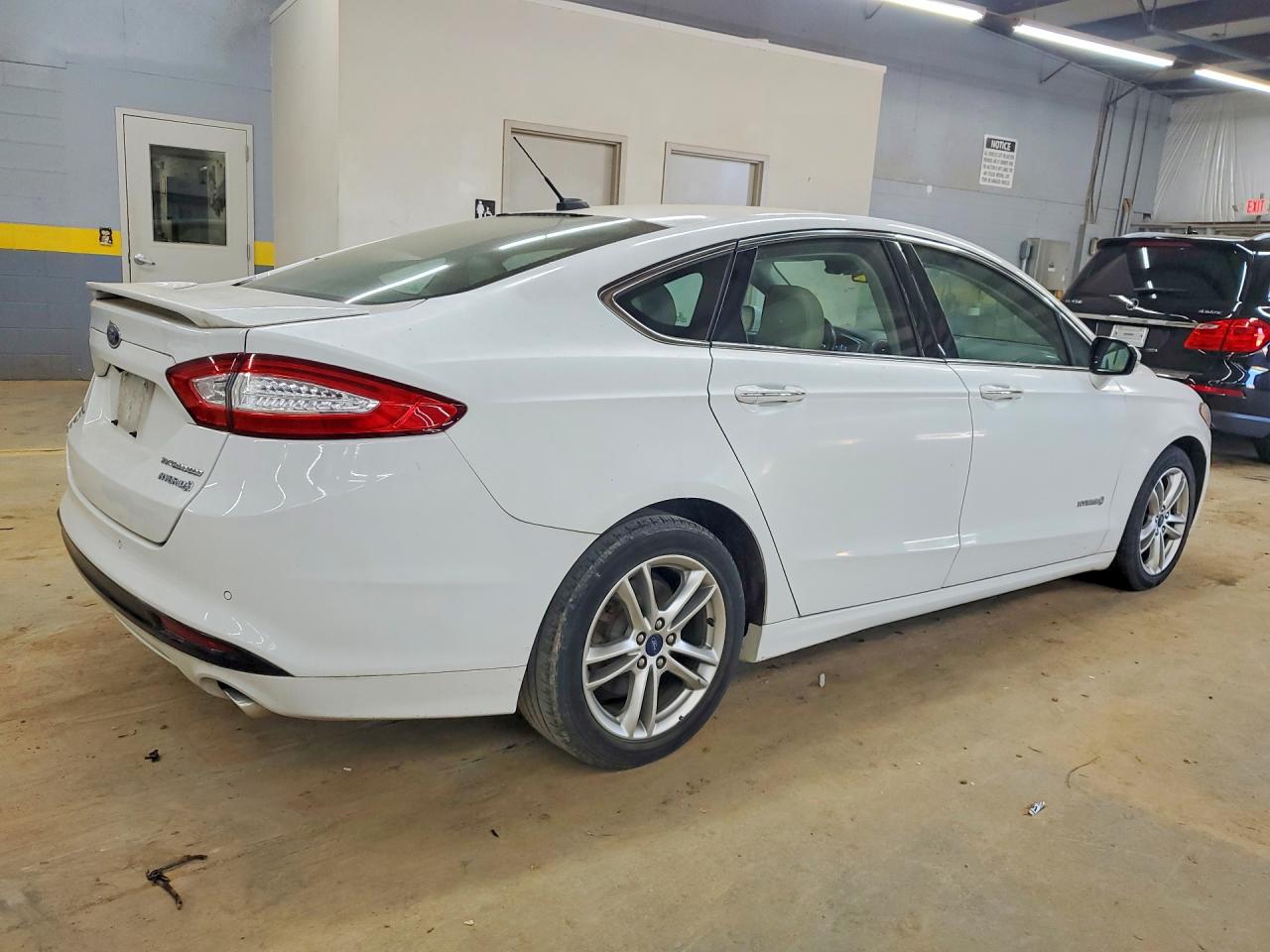 Ford Fusion Titanium Hev