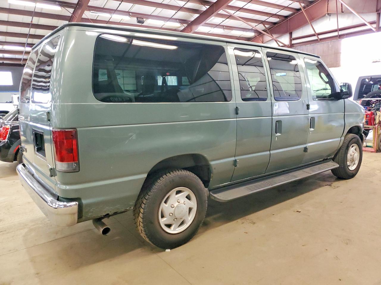 Ford Econoline E350 Super Duty Wagon