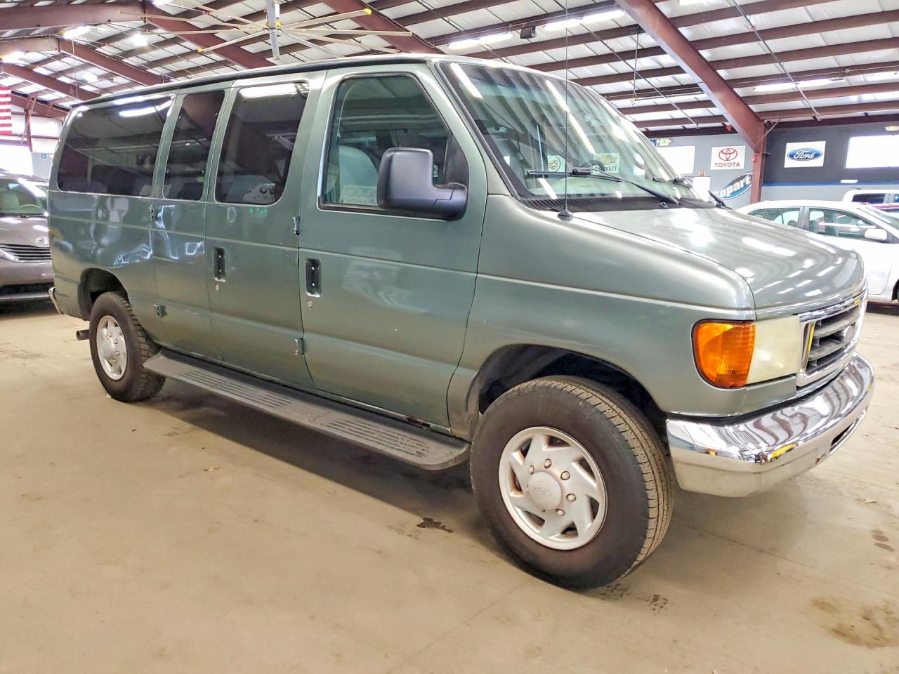 Ford Econoline E350 Super Duty Wagon