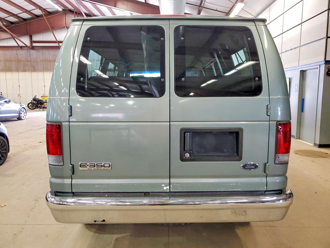 Ford Econoline E350 Super Duty Wagon