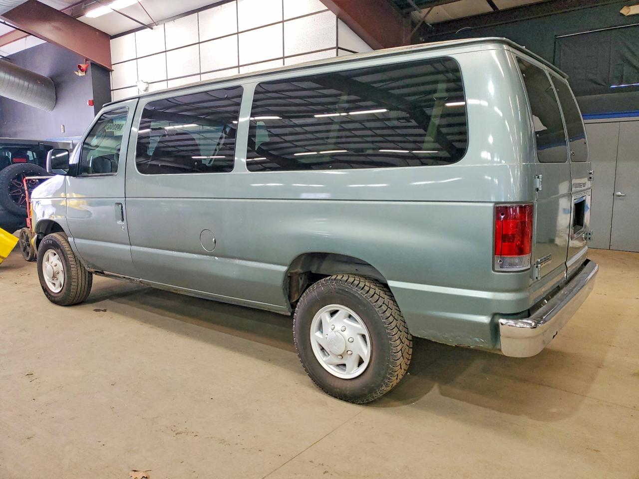 Ford Econoline E350 Super Duty Wagon