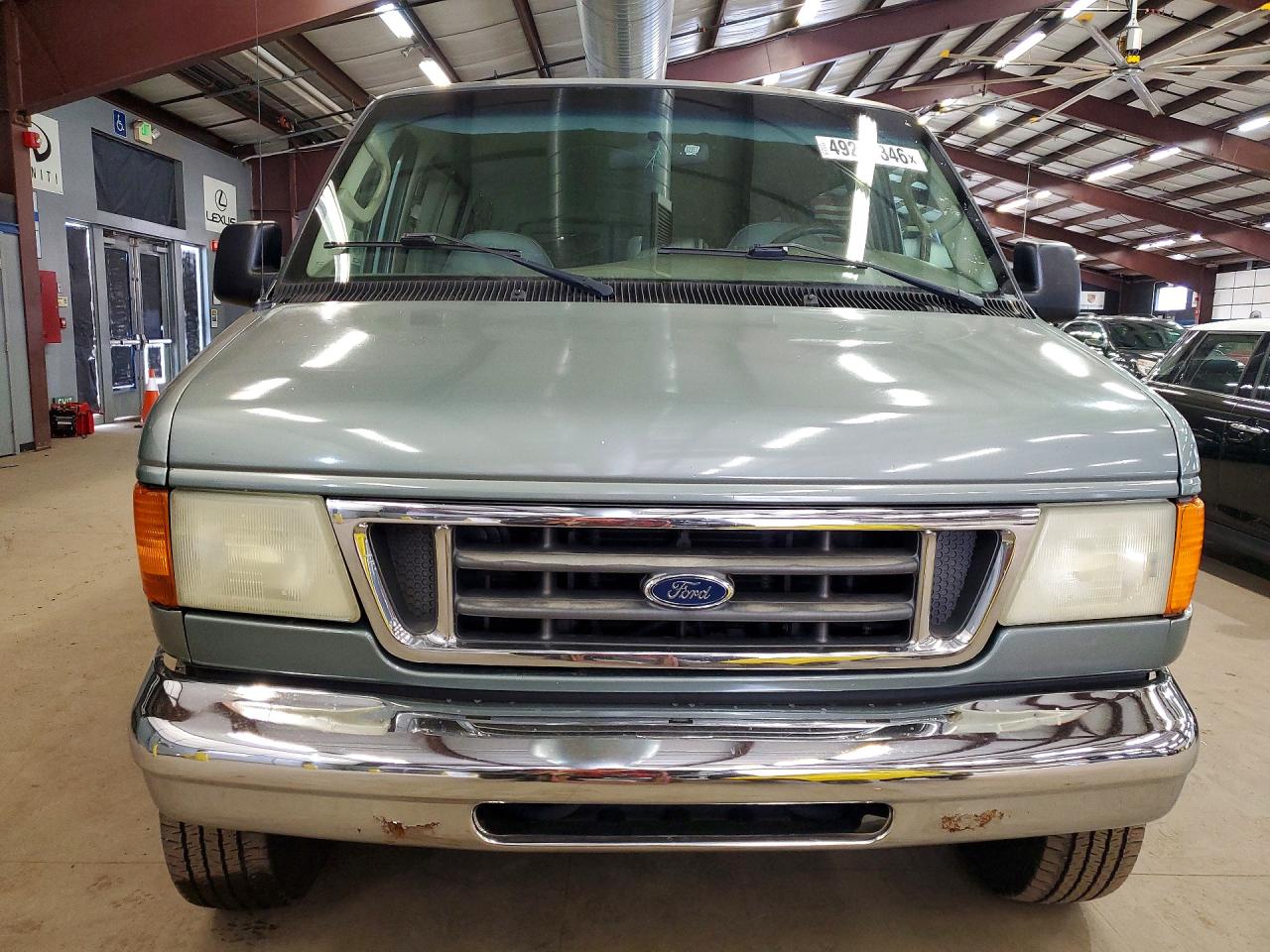 Ford Econoline E350 Super Duty Wagon