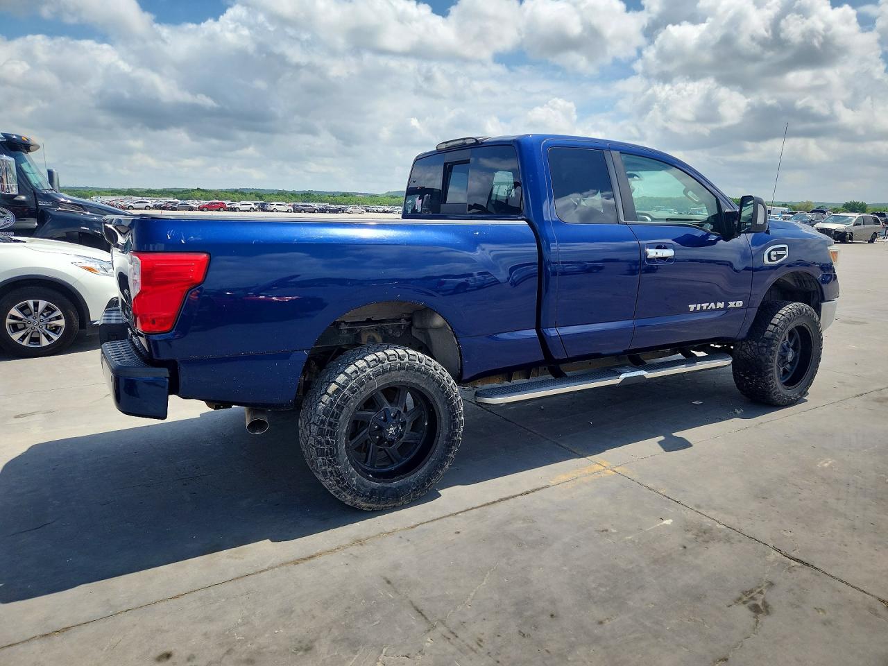 Nissan Titan Sv