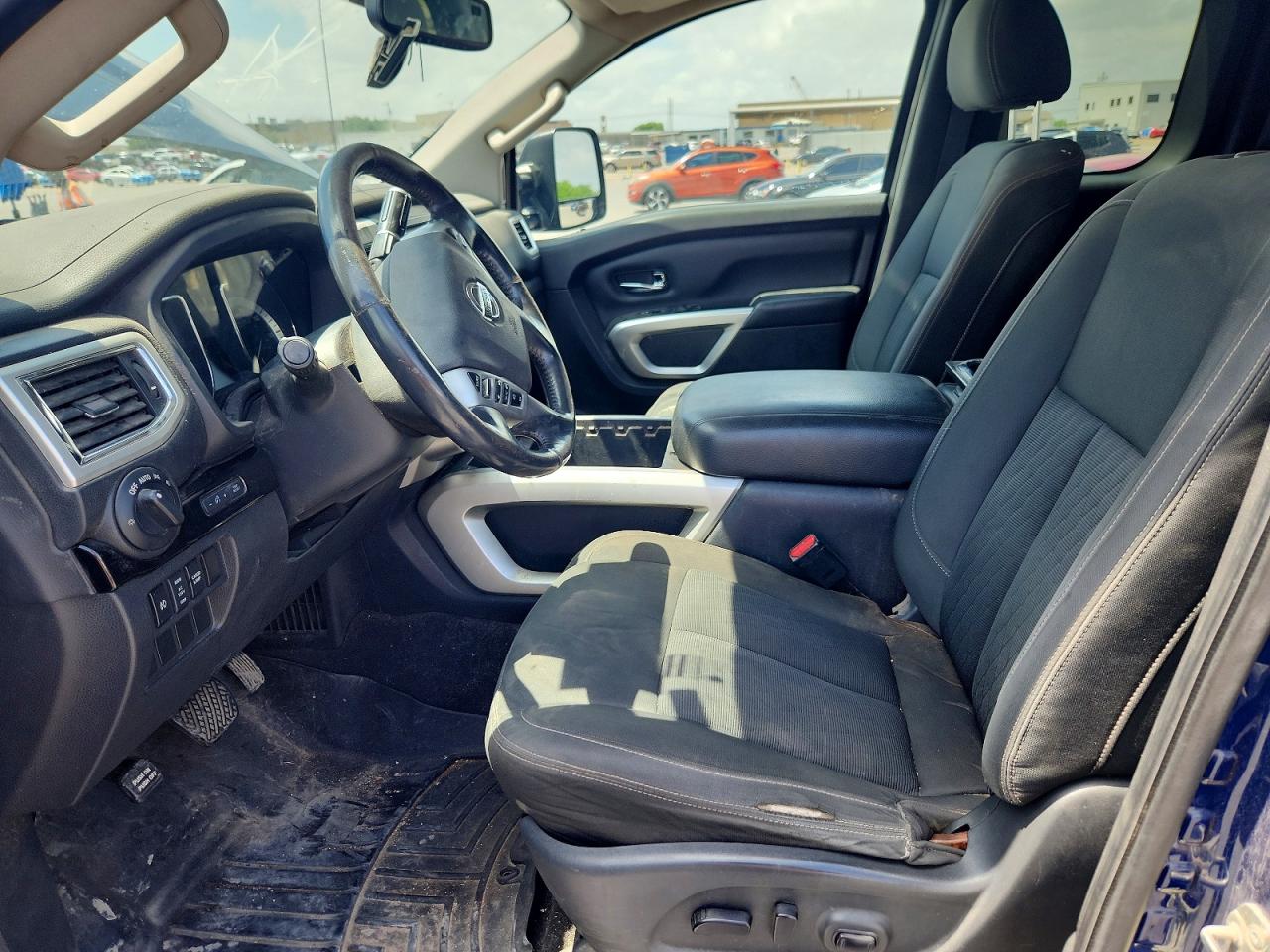 Nissan Titan Sv