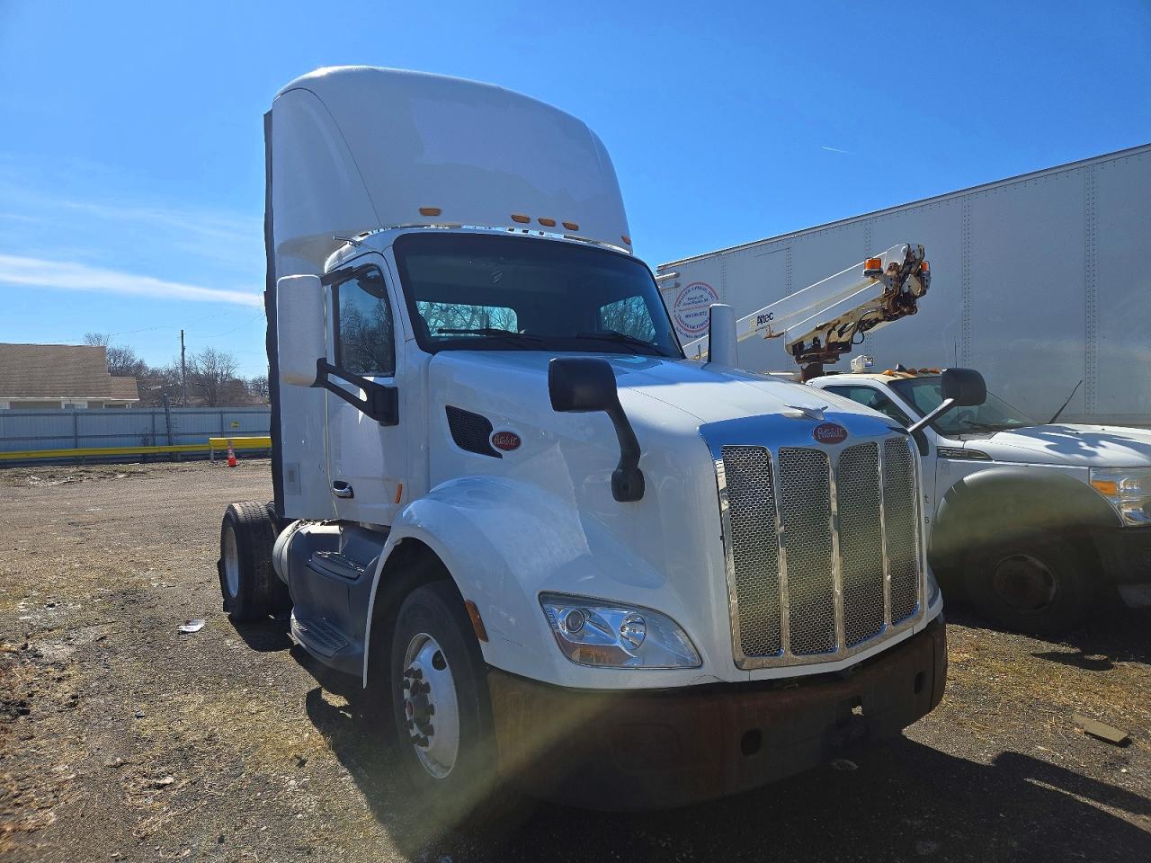 Salvage Peterbilt Tractor 579 Image