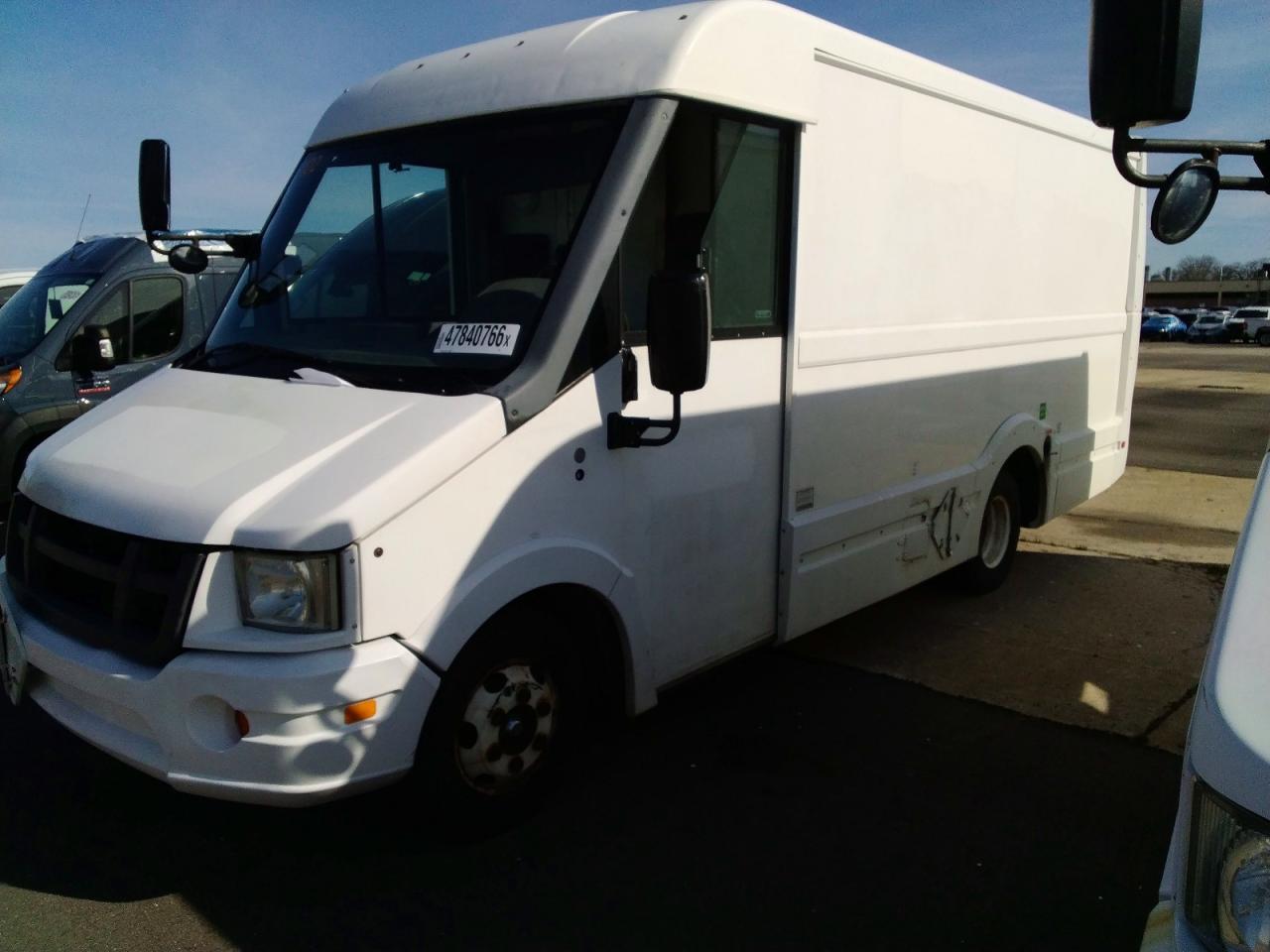 Salvage Isuzu Npr Image
