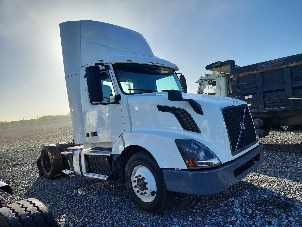 Salvage Volvo Vnl Image