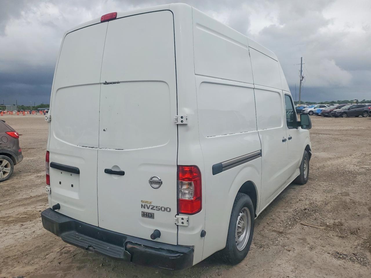 Nissan Nv