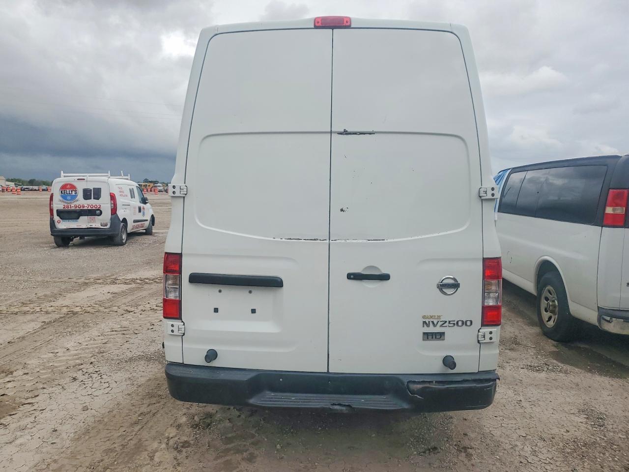 Nissan Nv