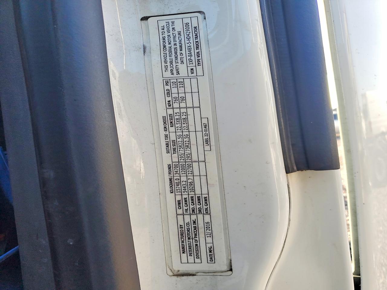 Salvage Peterbilt 579 Image