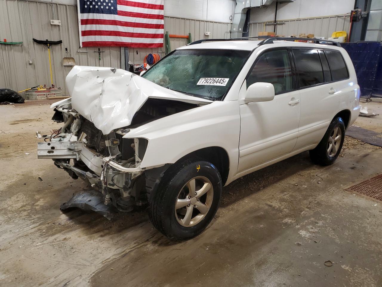 Salvage Toyota Highlander Image