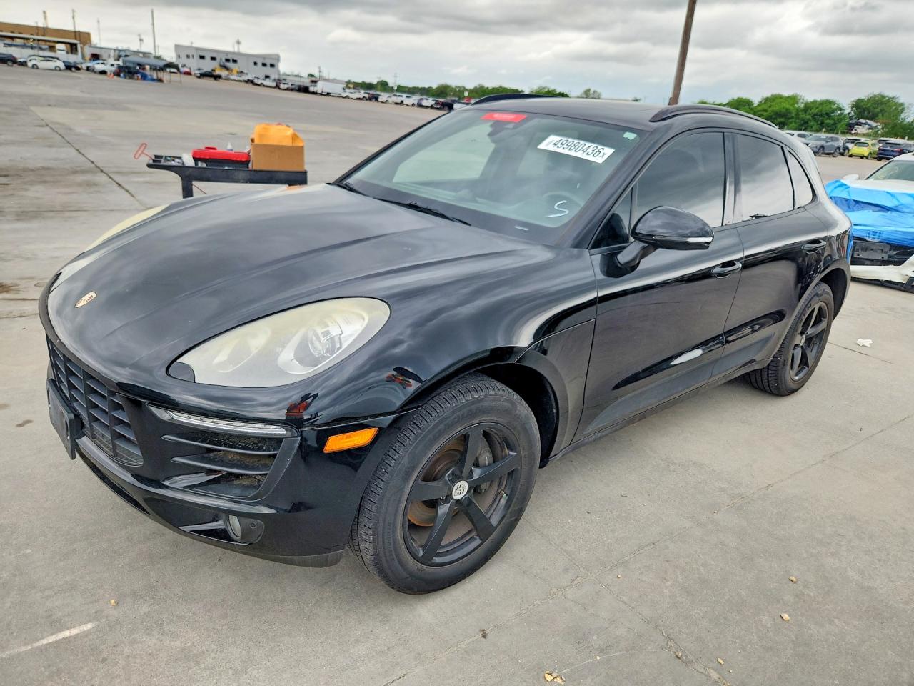 Salvage Porsche Macan Image