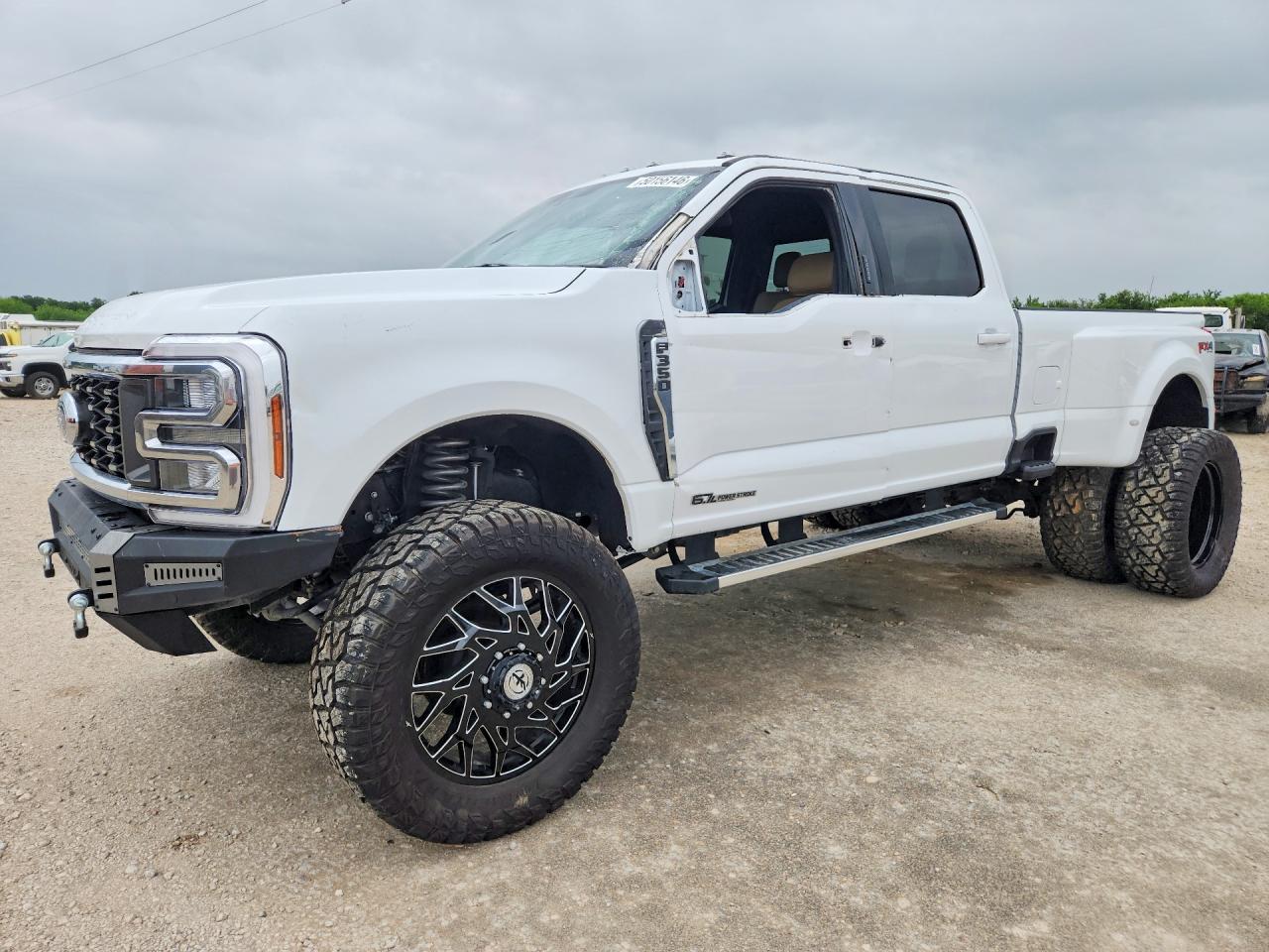 Salvage Ford F-350 Image