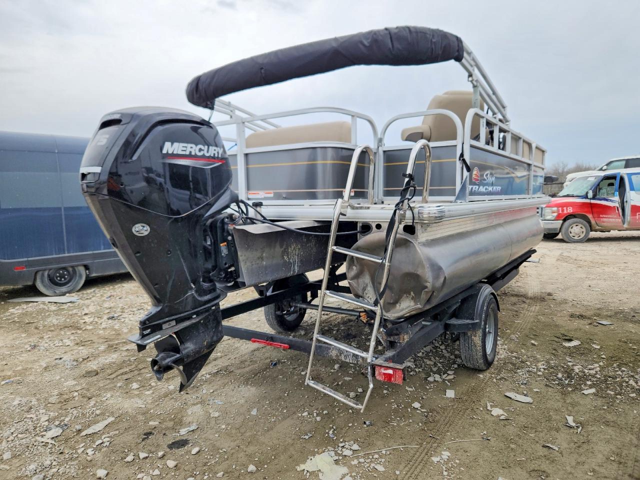 Sun Tracker Partyhut